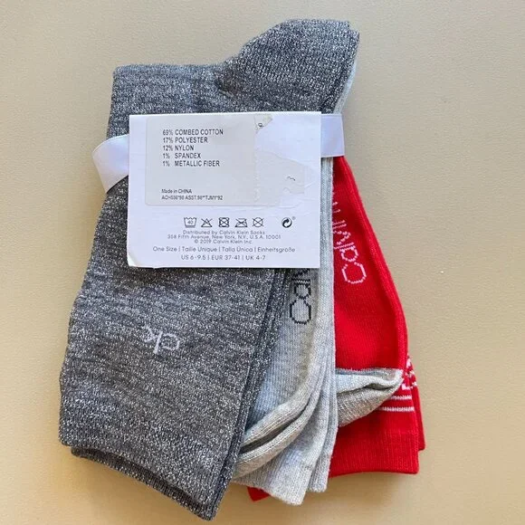 New Calvin Klein Socks Set of 3 Red White Snowflake Winter CK Logo NWT - Picture 2 of 5